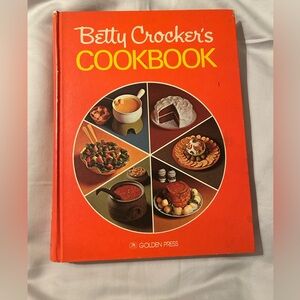 1975 Vintage Betty Crocker Cookbook One Owner Great Condition Collectible